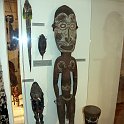 bu-00279-2 papua-neuguinea mittlerer sepik,holz-figur,ausstellung,arth